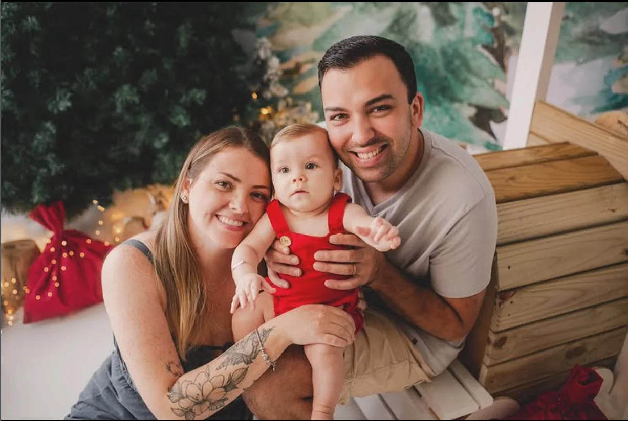 Brendha com o marido Guilherme e o filho Eduardo